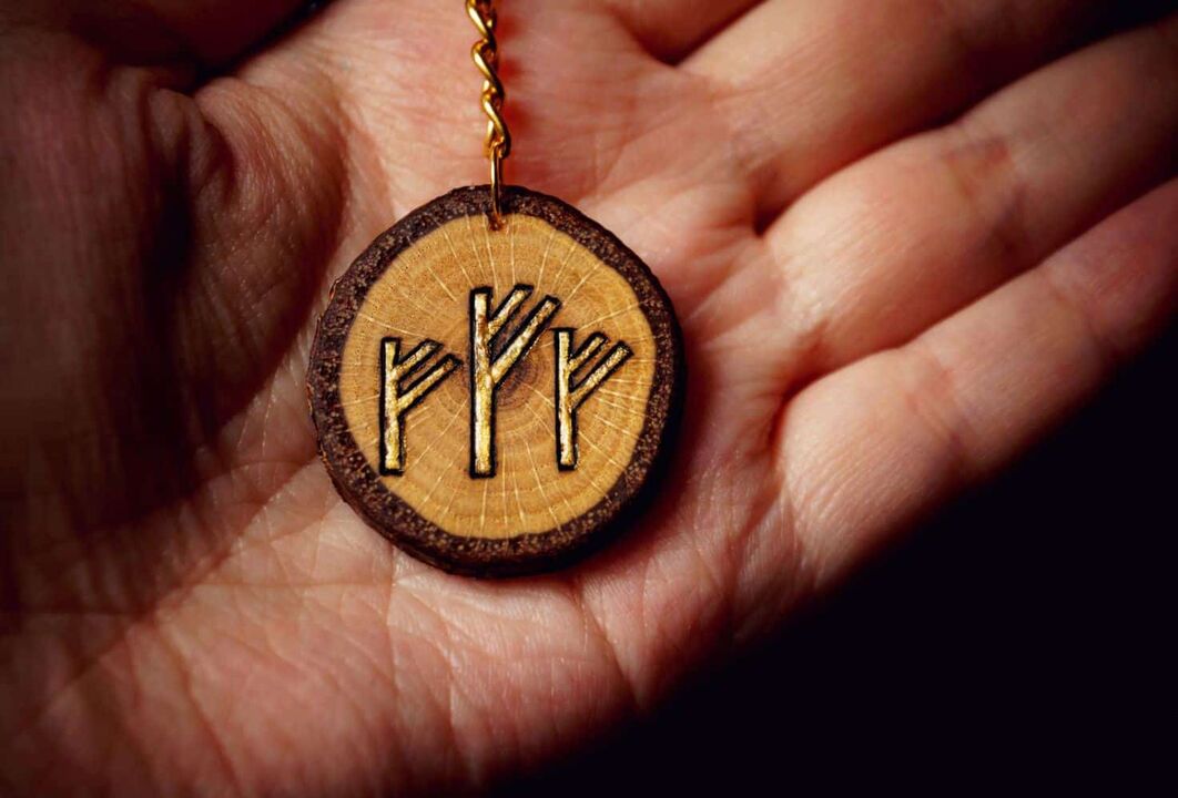 Triple Fehu Oak Money Amulet Keychain